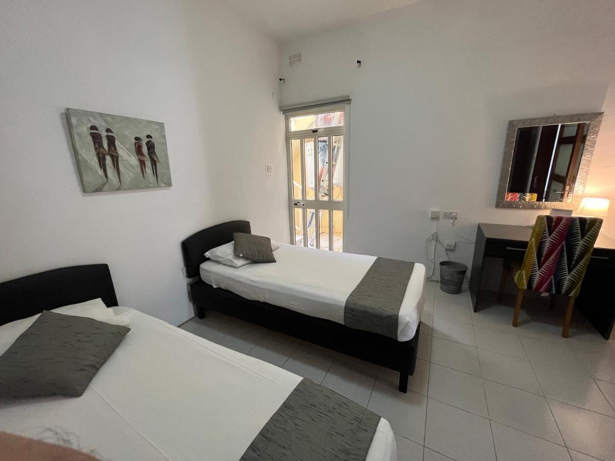 New Aurora 4, Cozy Double, Shared Bath Homestay